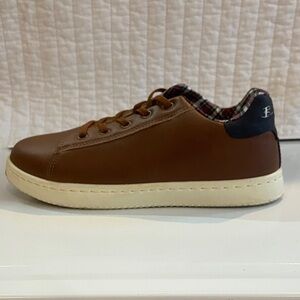Boys dress sneaker